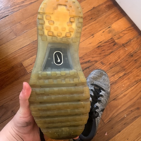 Nike Flyknit Max Grey and black sneakers - Picture 3 of 7